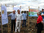 Federal Minister Dr Annette Schavan informs herself on site about the research activities of BIOTA AFRICA.