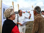 Professor Norbert Jrgens, Chair of BIOTA AFRICA, introduces to the Federal Minister, Dr Annette Schavan, and her delegation the research activities on the BIOTA Observatories.